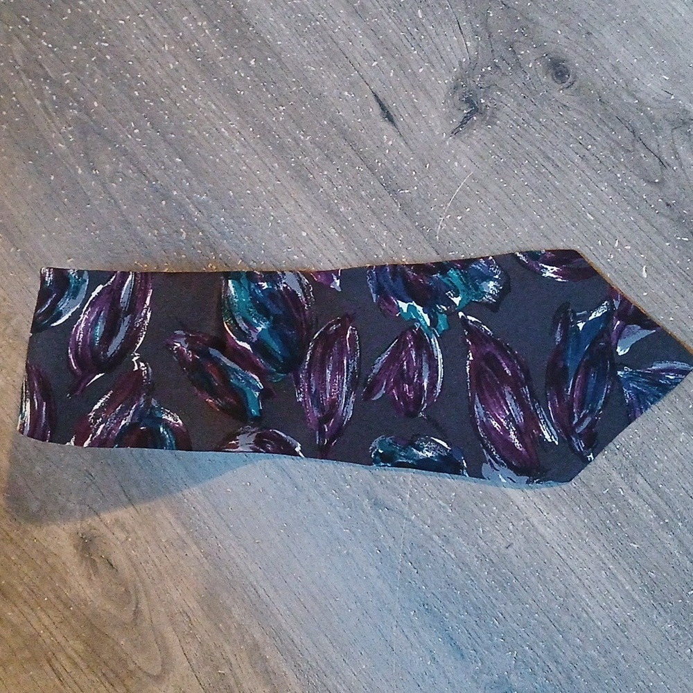 Vintage Je Suis Silk Watercolor Purple Flowers Tie